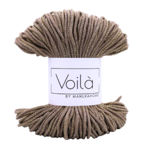 Csillogó óarany zsinórfonal