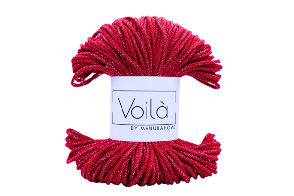 Csillogó tűzpiros zsinórfonal