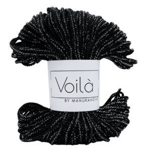 Csillogó fekete-ezüst zsinórfonal