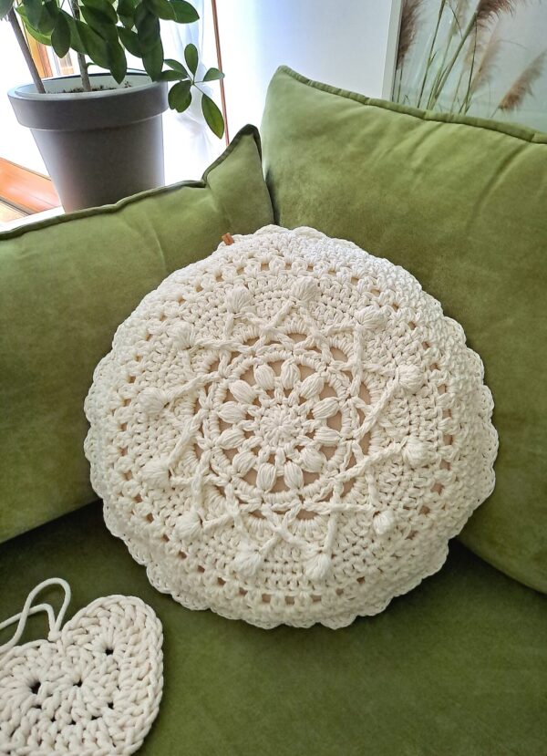 Horgolt díszpárna Gloria-4