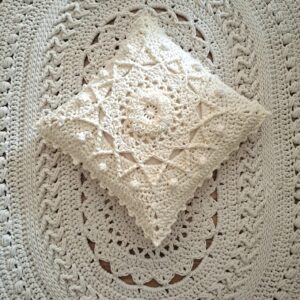 Horgolt díszpárna Bora