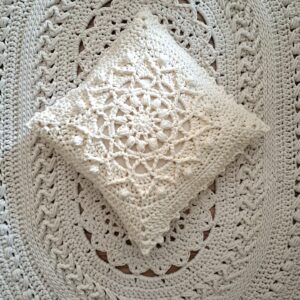 Horgolt díszpárna Linett