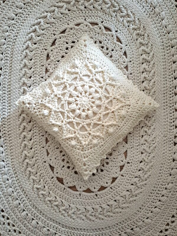 Horgolt díszpárna Linett