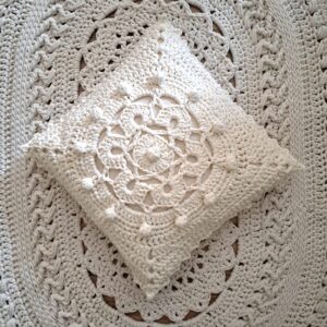 Horgolt díszpárna Enola