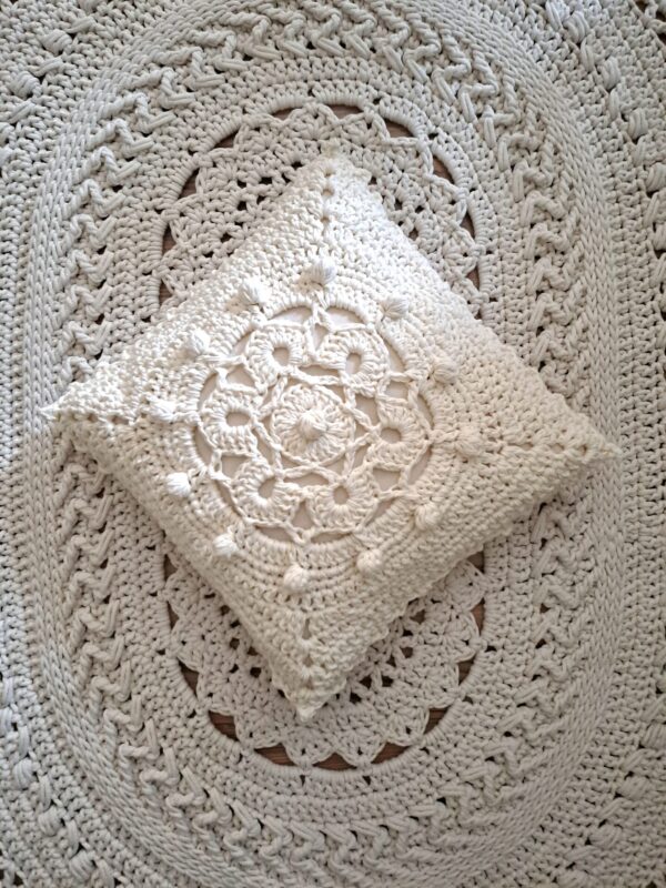 Horgolt díszpárna Enola