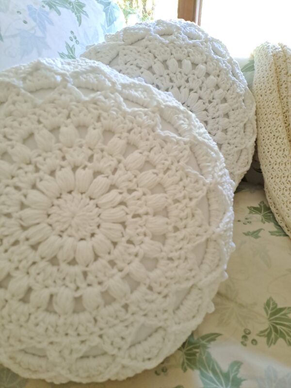 Horgolt díszpárna Gloria-2