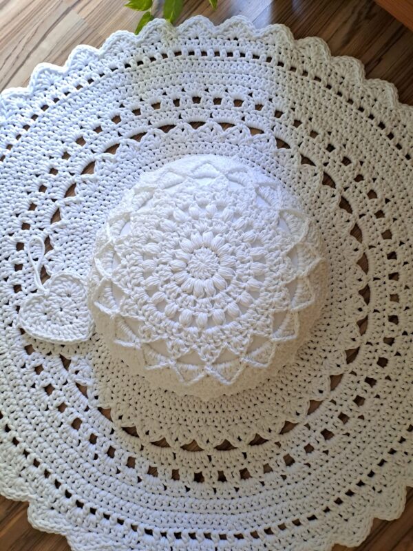 Horgolt díszpárna Gloria-2