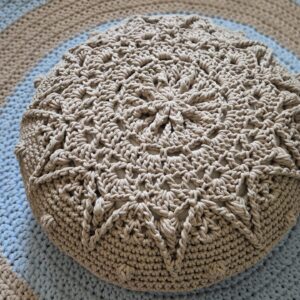 Horgolt padlópárna puff - Dalma